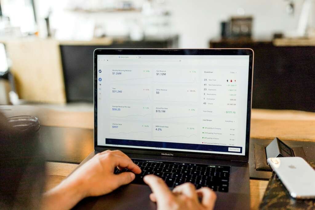 الفرق بين Traffic و Conversion وتحليل معدلات التحويل